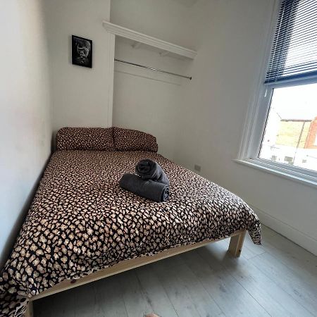 Safari Apartment, Free Parking, 10Min Walk To Blackpool Tower, Sleeps 12 Exterior photo