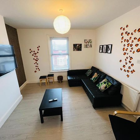 Safari Apartment, Free Parking, 10Min Walk To Blackpool Tower, Sleeps 12 Exterior photo