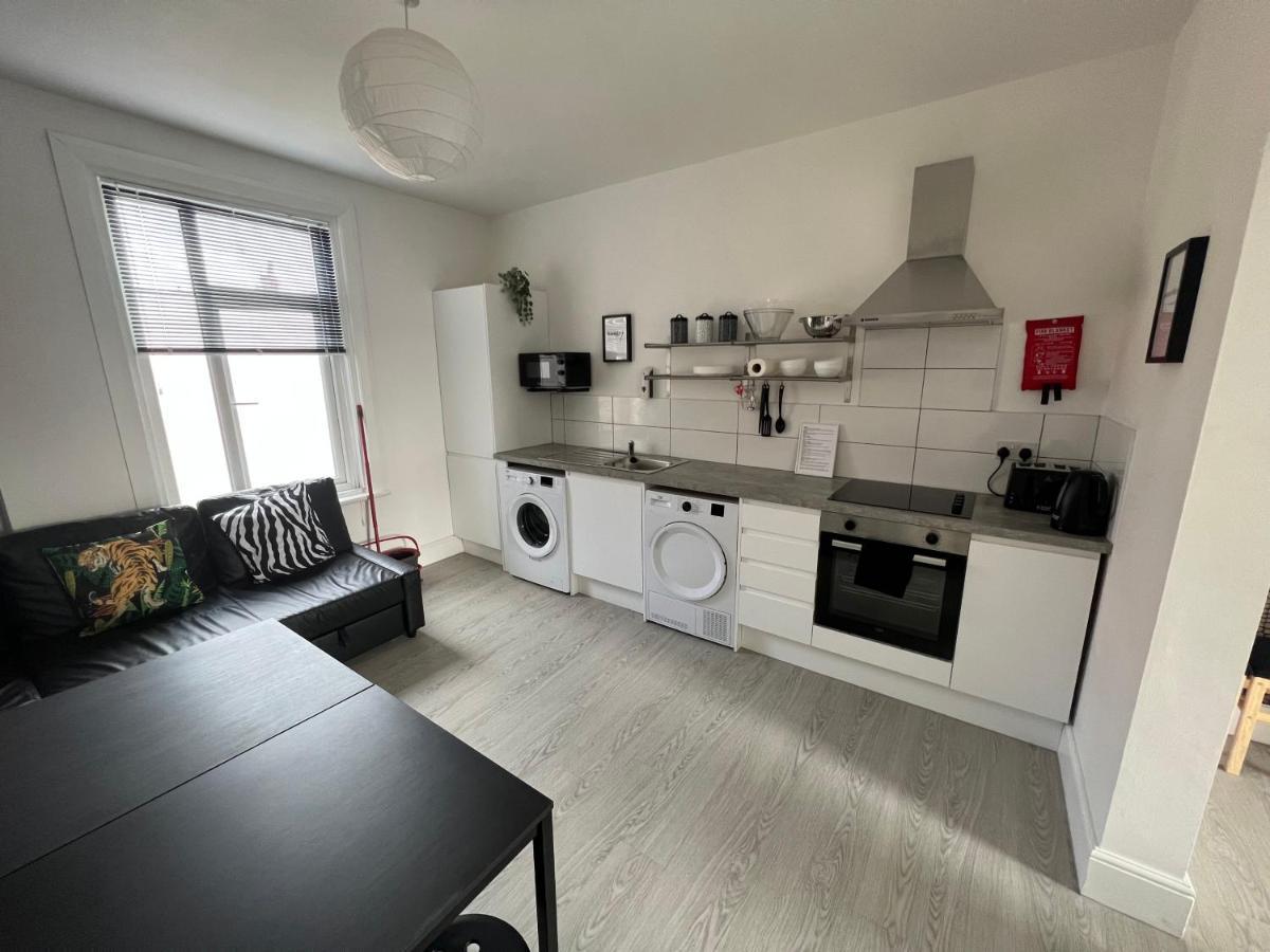 Safari Apartment, Free Parking, 10Min Walk To Blackpool Tower, Sleeps 12 Exterior photo