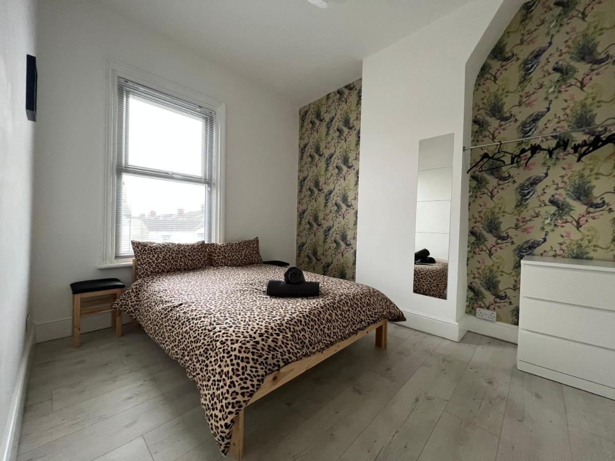 Safari Apartment, Free Parking, 10Min Walk To Blackpool Tower, Sleeps 12 Exterior photo