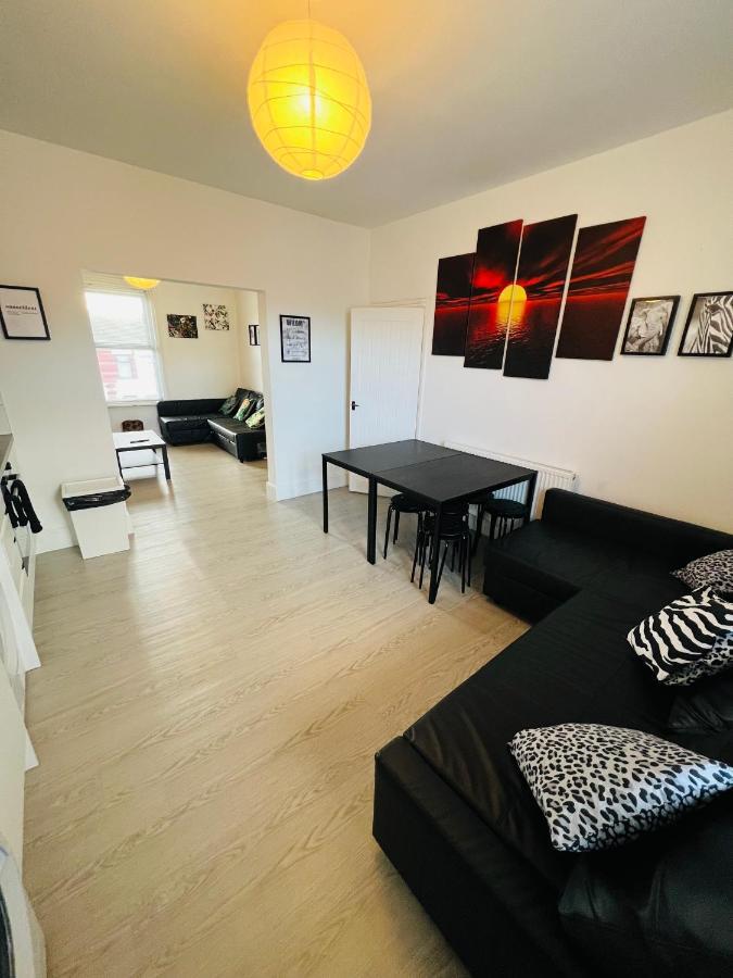 Safari Apartment, Free Parking, 10Min Walk To Blackpool Tower, Sleeps 12 Exterior photo
