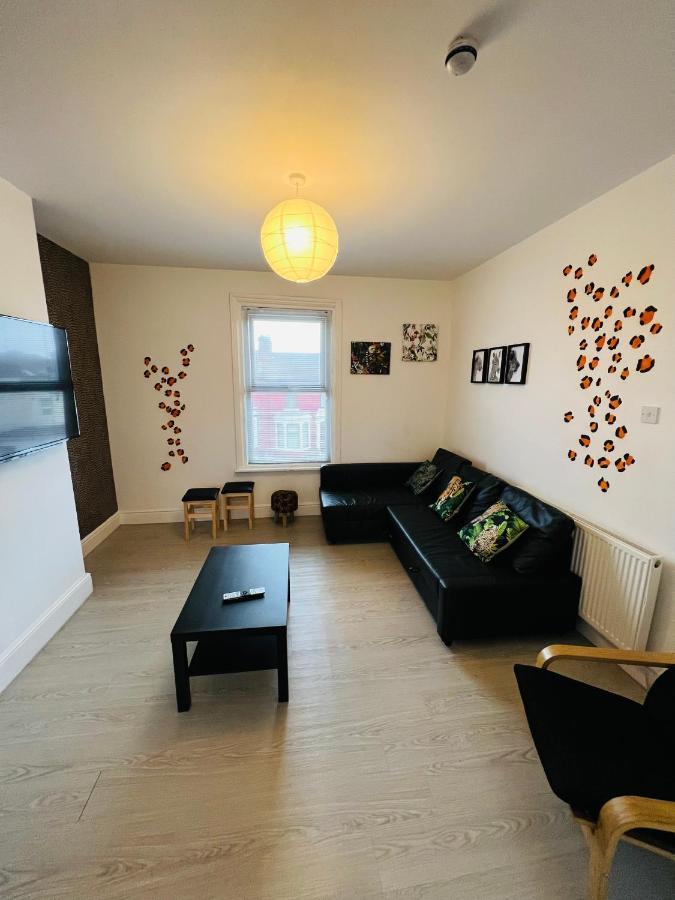 Safari Apartment, Free Parking, 10Min Walk To Blackpool Tower, Sleeps 12 Exterior photo